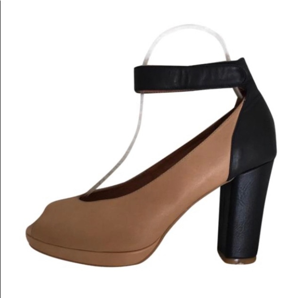 NWOB Jeffrey Campbell Tan/Black Platform Pumps 8